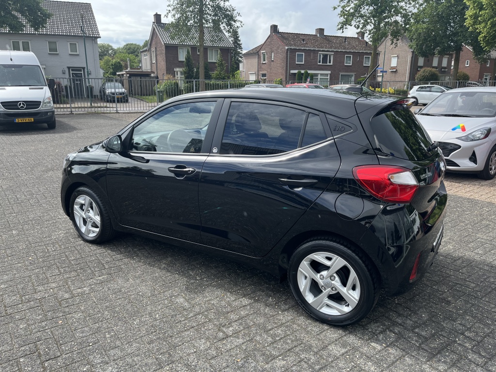 Hyundai i10 Edition 30 | Apple carplay navi | Airco | Cruise | Winterpakket 54030553-4.jpg | Van Gerwen Auto