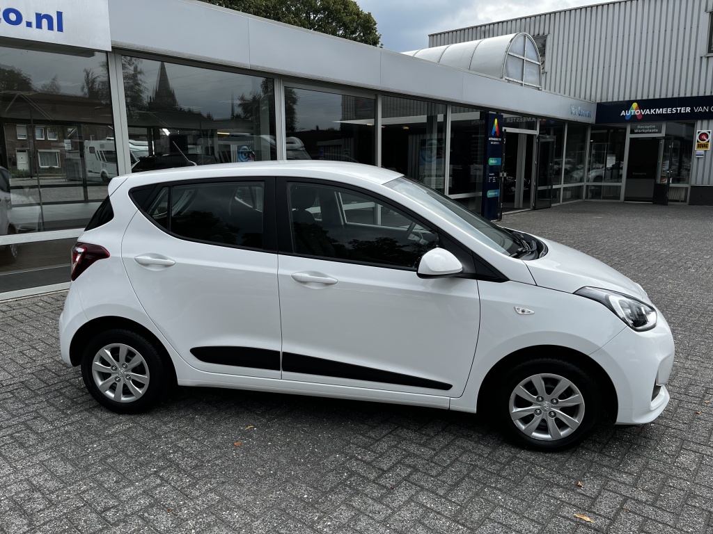 Hyundai i10 1.0 Comfort 5 drs | Airco | Cruise | 4 seizoenen band 55869767-1.jpg | Van Gerwen Auto